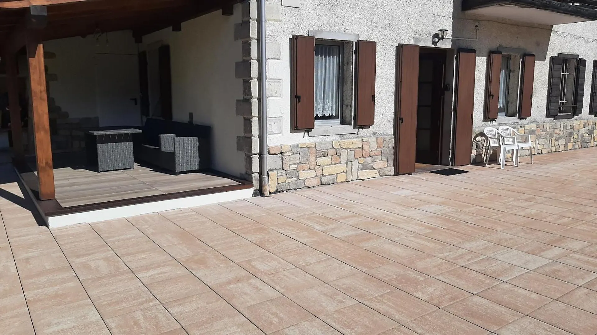 Campo Base Cadore Con Parcheggio Auto E Garage Moto Valle di Cadore 0*,  Italy